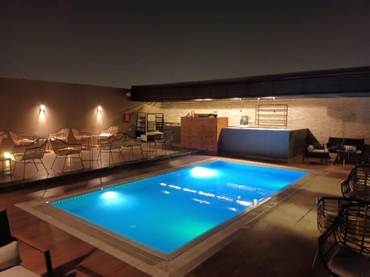 Naviti Warwick Dammam Hotel Exterior photo