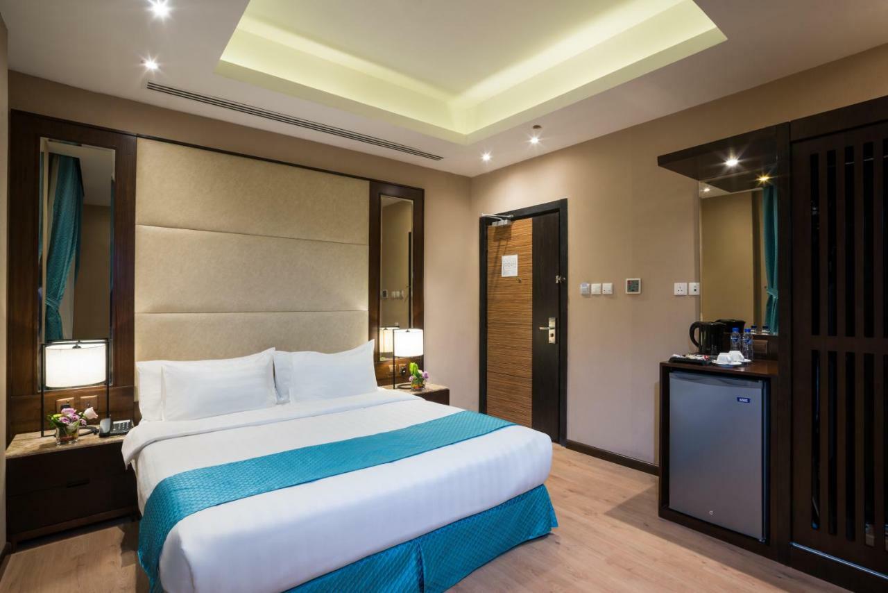 Naviti Warwick Dammam Hotel Exterior photo