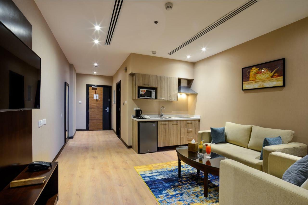 Naviti Warwick Dammam Hotel Exterior photo