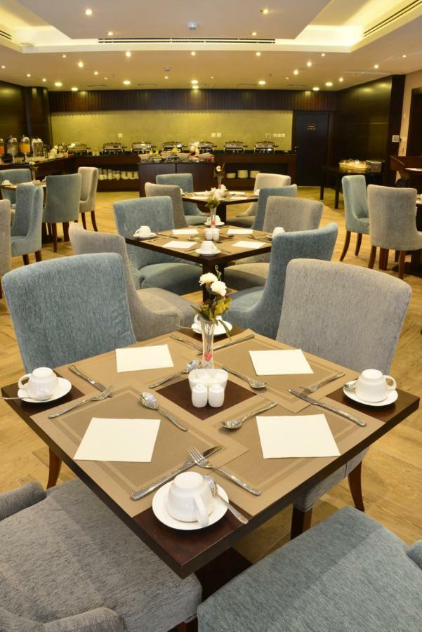 Naviti Warwick Dammam Hotel Exterior photo