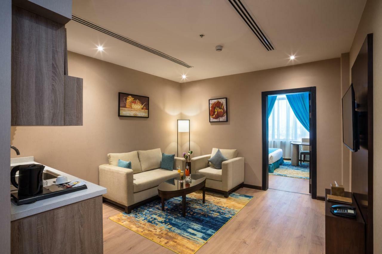 Naviti Warwick Dammam Hotel Exterior photo