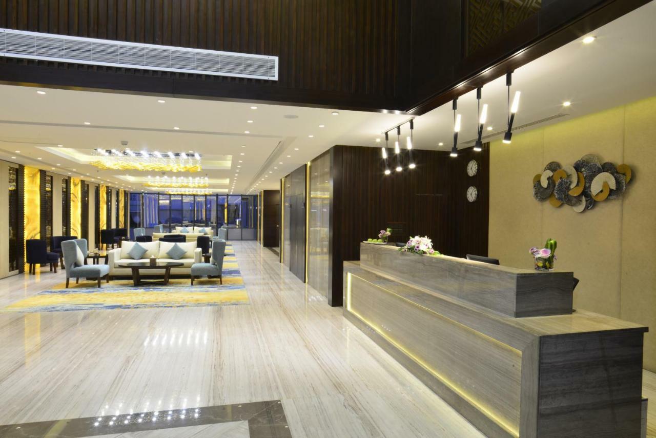 Naviti Warwick Dammam Hotel Exterior photo