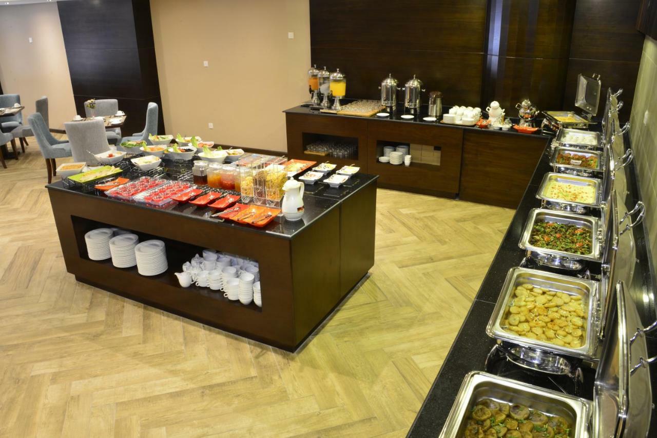 Naviti Warwick Dammam Hotel Exterior photo