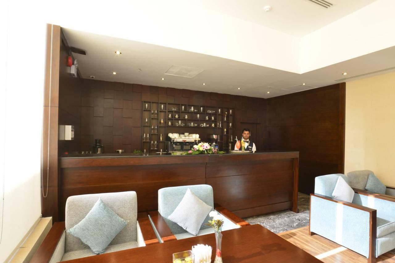 Naviti Warwick Dammam Hotel Exterior photo
