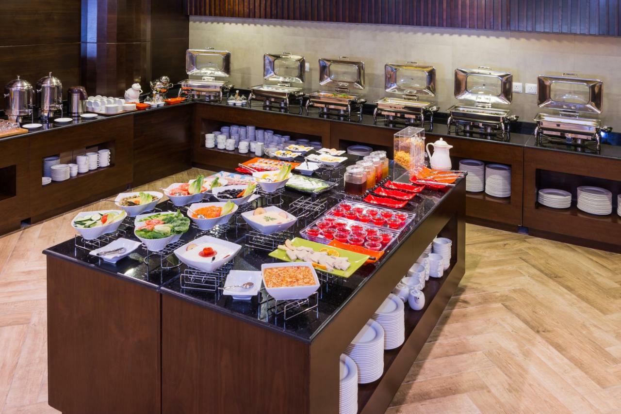 Naviti Warwick Dammam Hotel Exterior photo