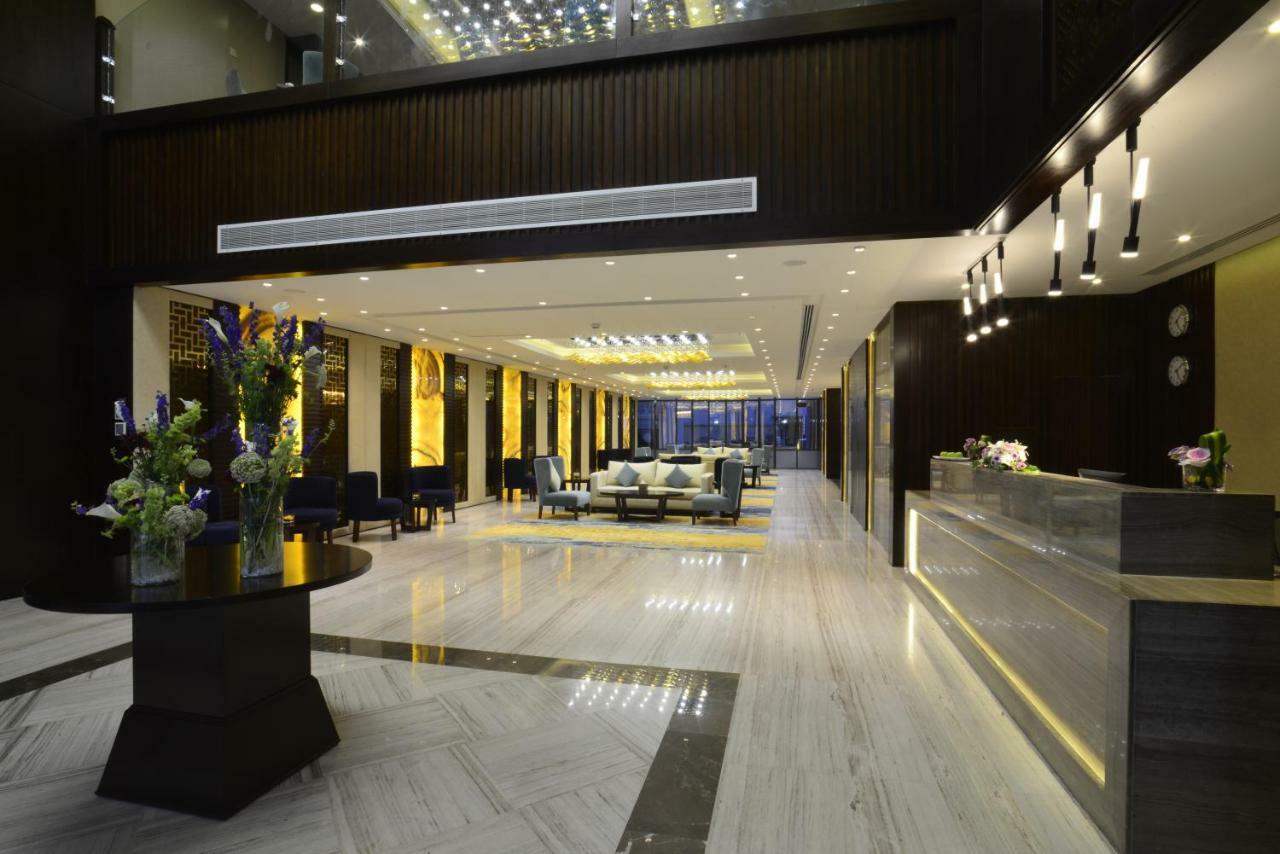Naviti Warwick Dammam Hotel Exterior photo