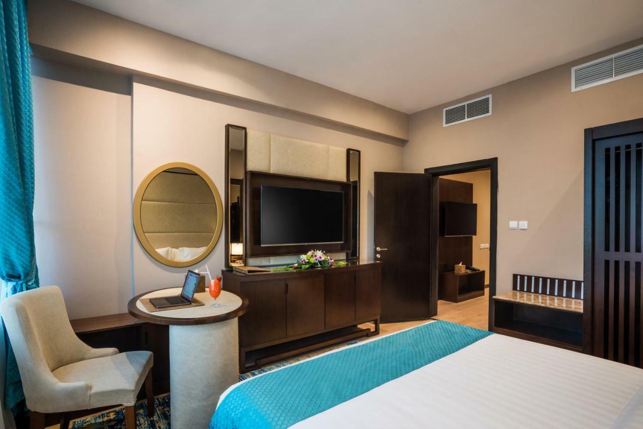 Naviti Warwick Dammam Hotel Exterior photo