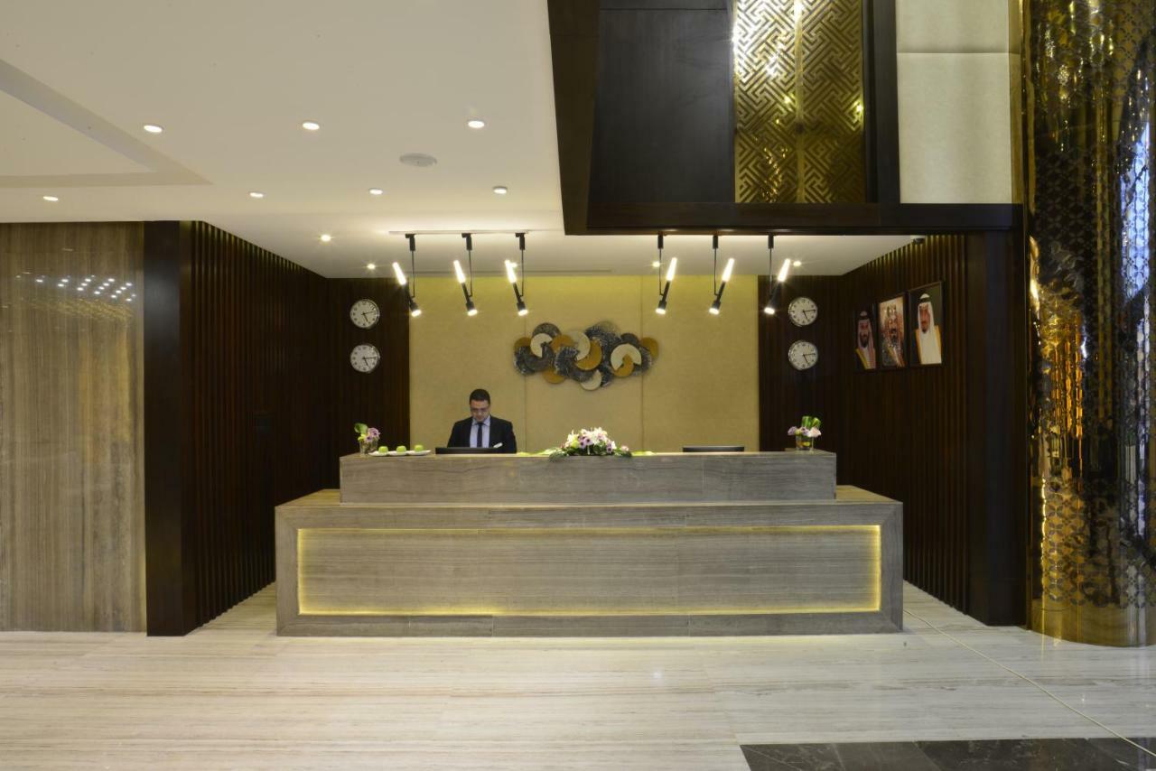 Naviti Warwick Dammam Hotel Exterior photo