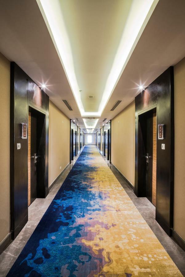 Naviti Warwick Dammam Hotel Exterior photo
