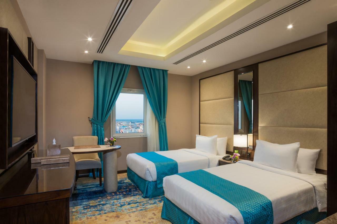 Naviti Warwick Dammam Hotel Exterior photo