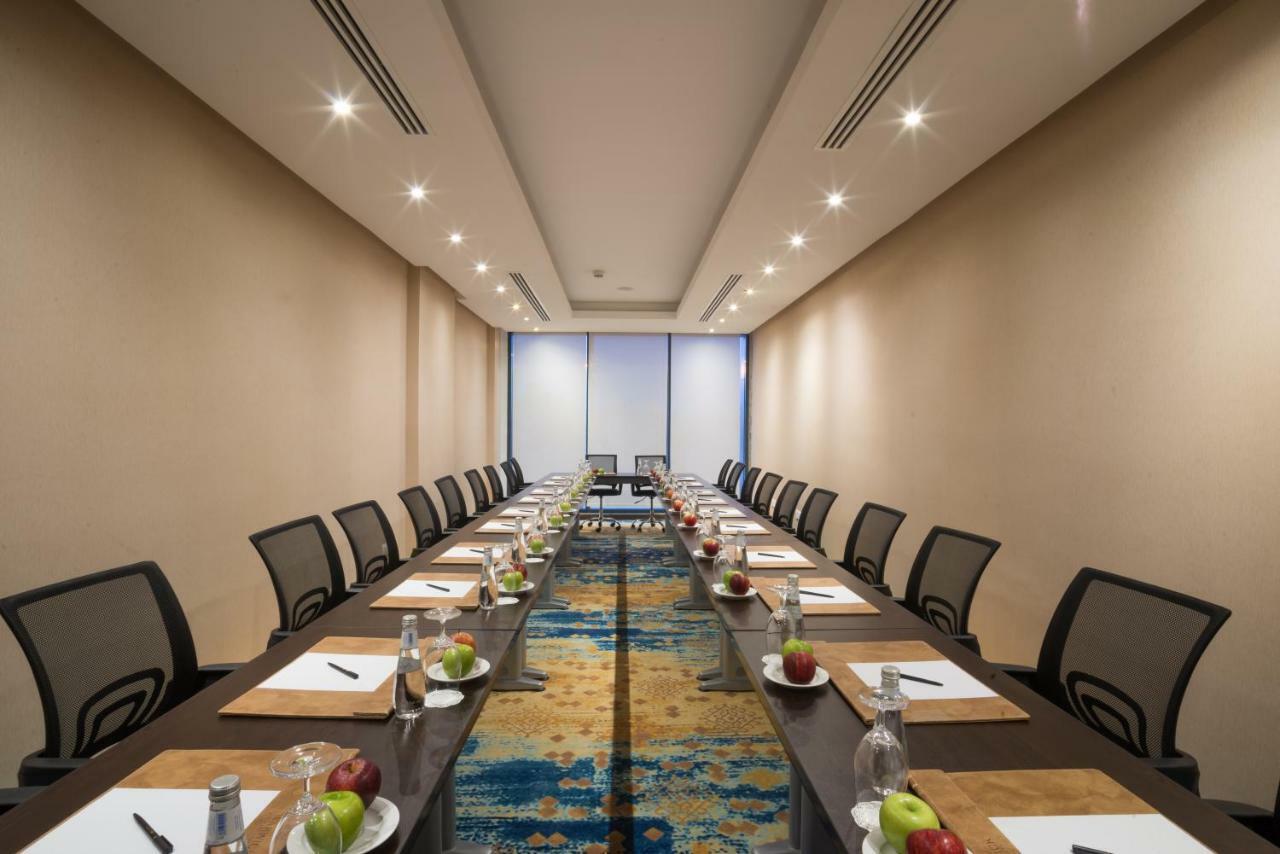 Naviti Warwick Dammam Hotel Exterior photo