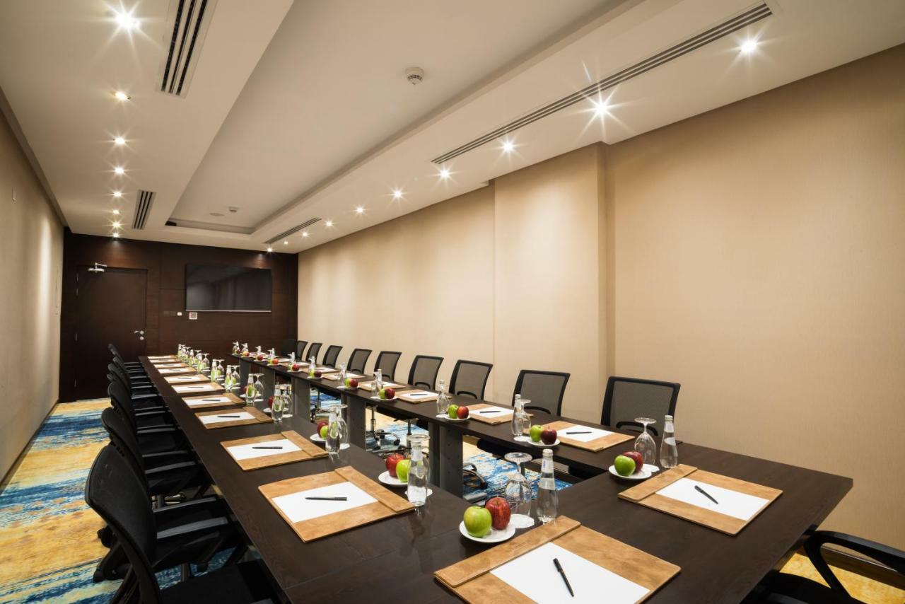 Naviti Warwick Dammam Hotel Exterior photo