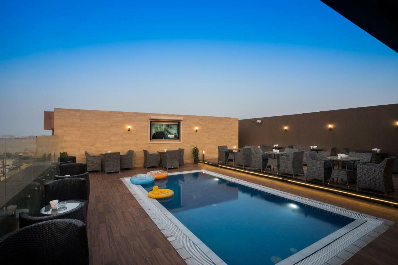 Naviti Warwick Dammam Hotel Exterior photo