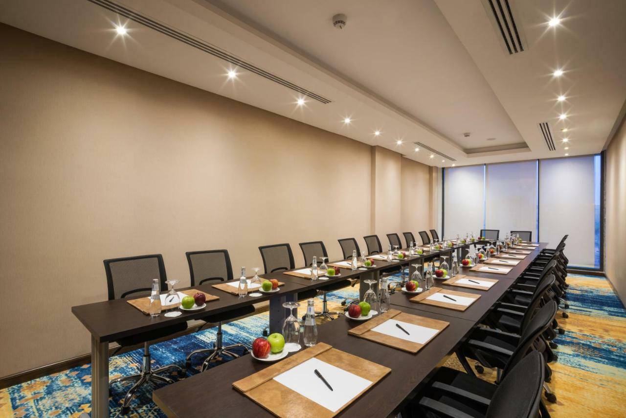 Naviti Warwick Dammam Hotel Exterior photo