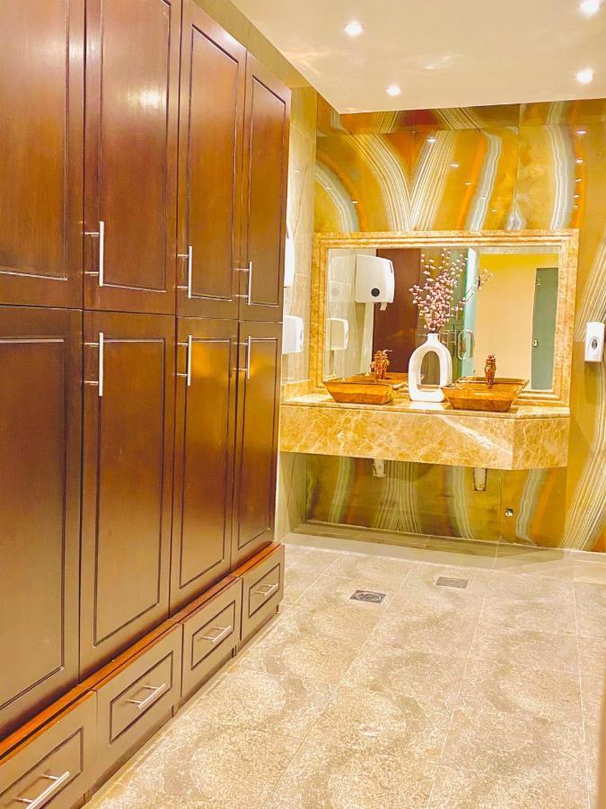 Naviti Warwick Dammam Hotel Exterior photo